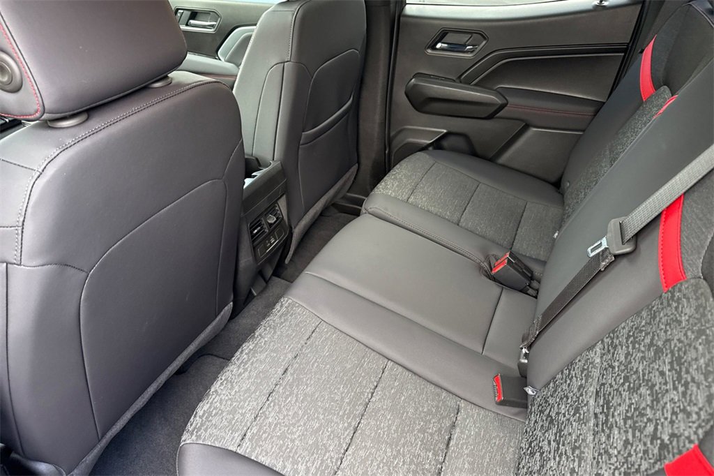 Used 2025 Chevrolet Colorado Z71 image 5