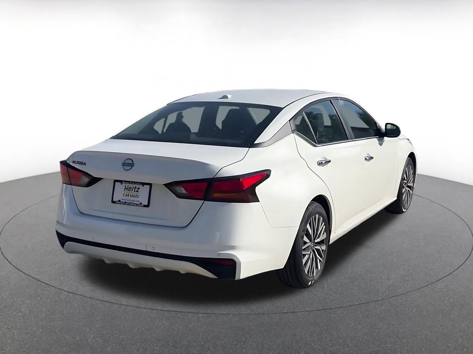 Used 2025 Nissan Altima 2.5 SV image 14