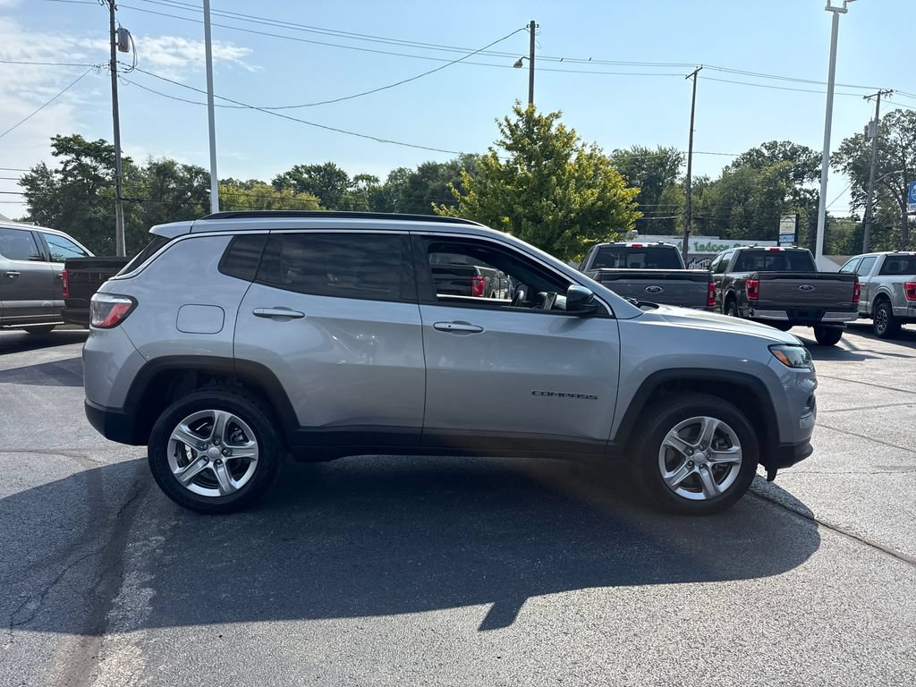 Used 2024 Jeep Compass Latitude AWD/4WD image 6