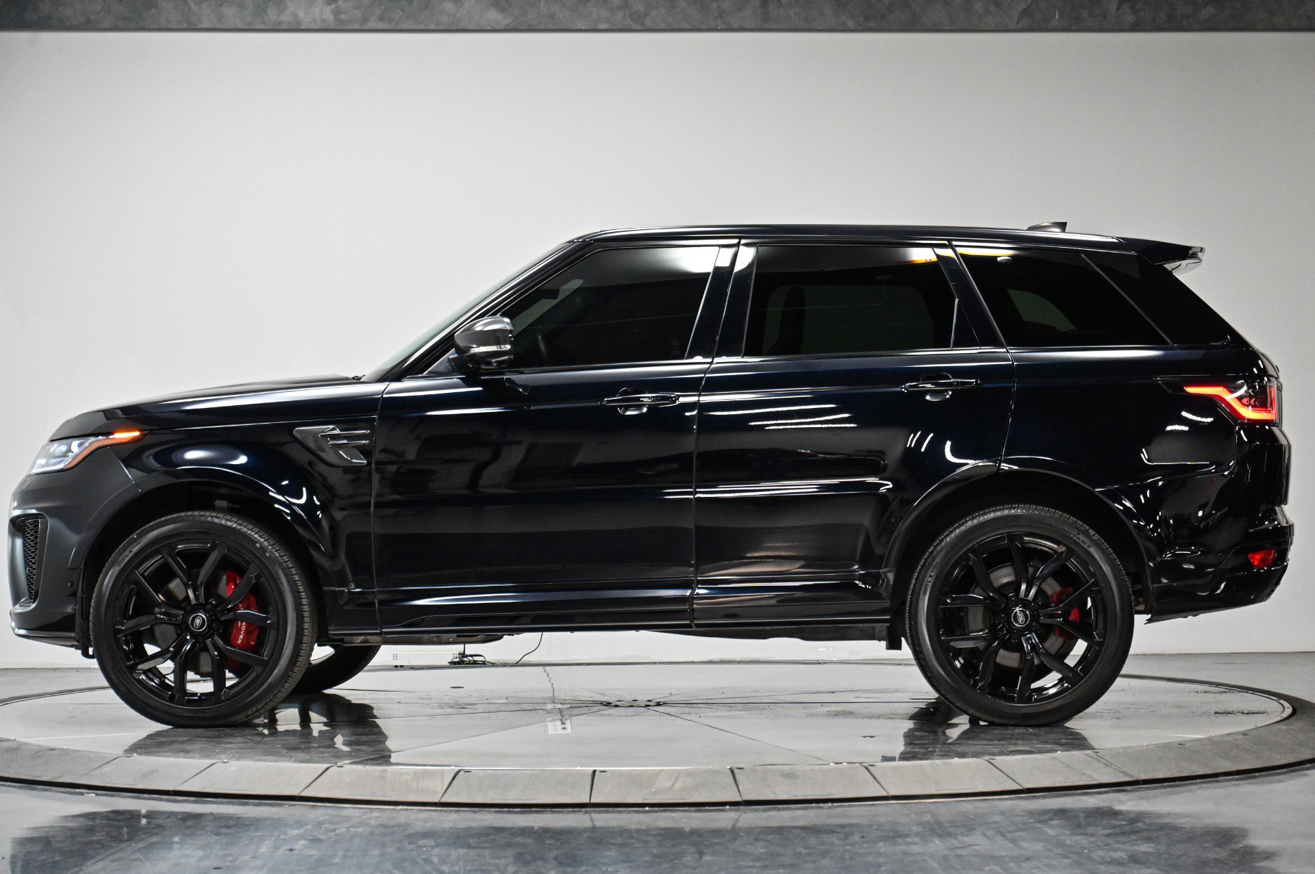Used 2022 Land Rover Range Rover Sport SVR Carbon Edition image 19