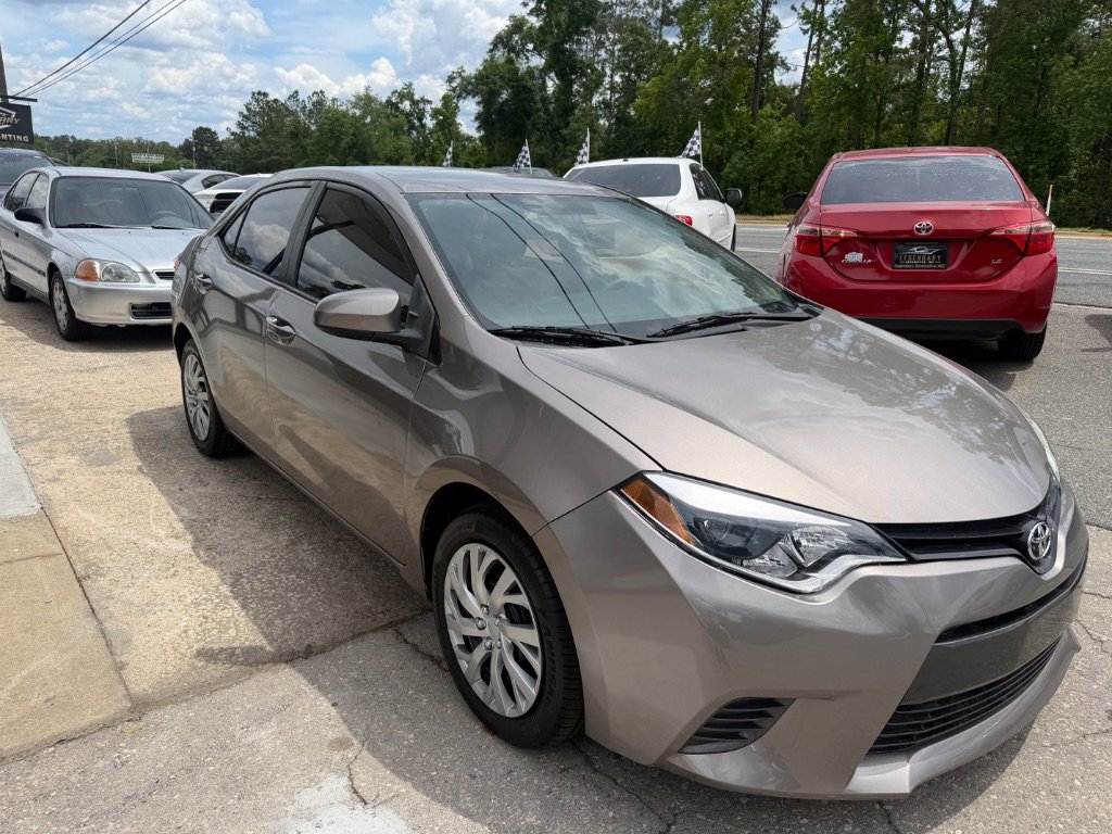 Used 2015 Toyota Corolla LE FWD image 2