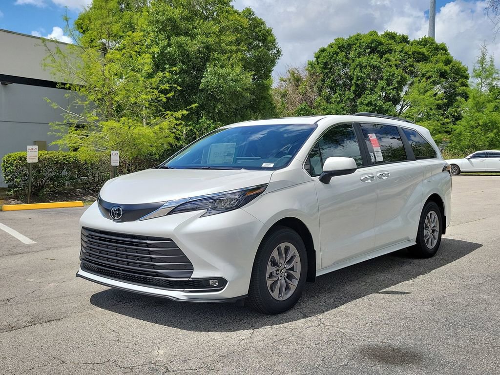New 2026 Toyota Sienna XLE FWD image 31