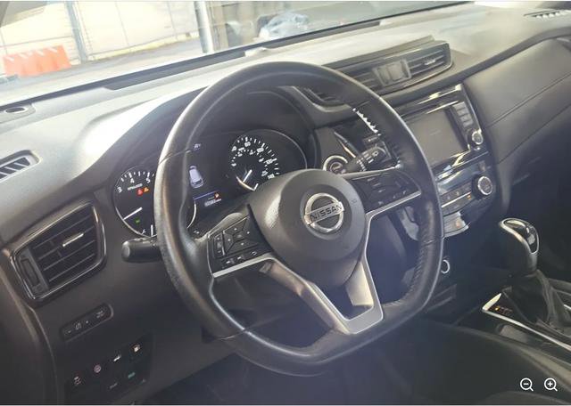 Used 2020 Nissan Rogue SV image 5