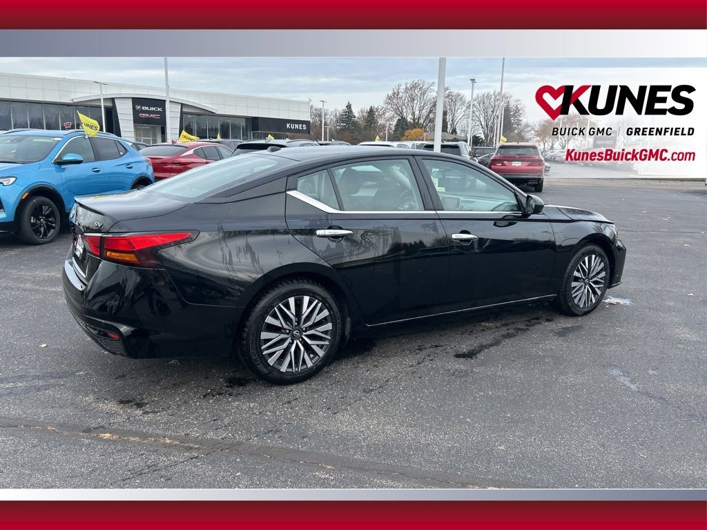 Used 2024 Nissan Altima 2.5 SV image 5