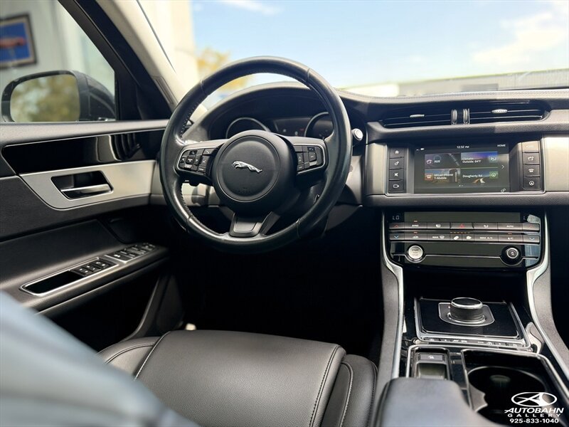 Used 2018 Jaguar XF Premium RWD image 18