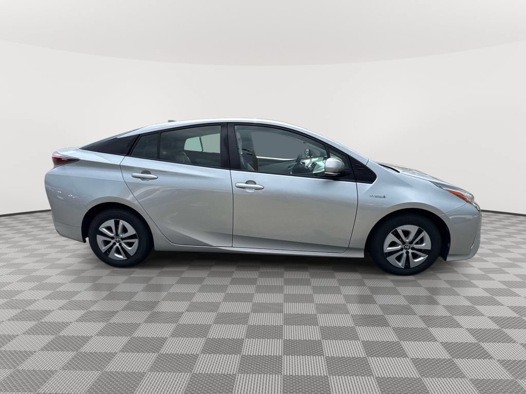 Used 2017 Toyota Prius Four FWD image 4