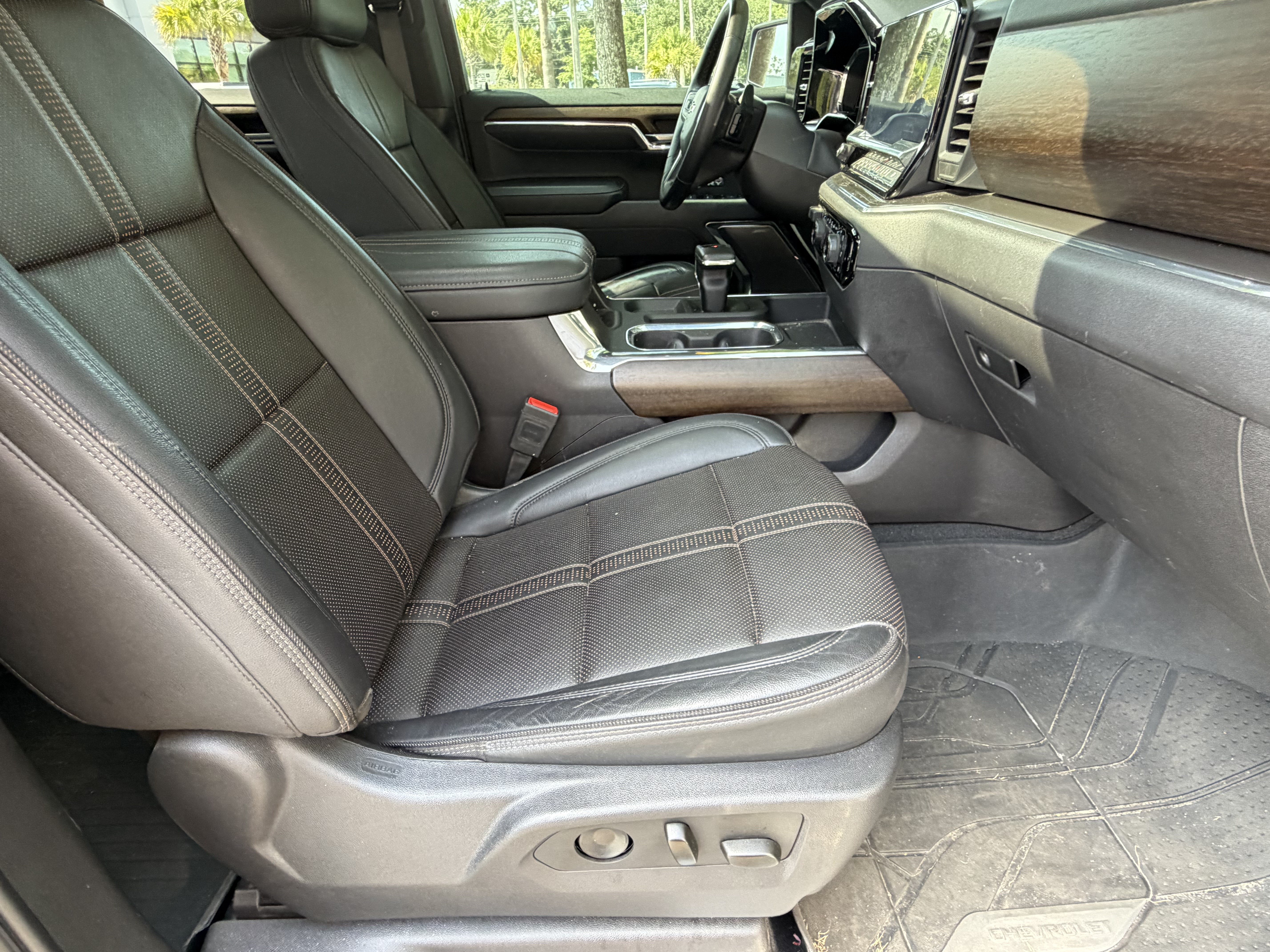 Used 2024 Chevrolet Silverado 1500 High Country w/ Z71 Off-Road Package AWD/4WD image 45