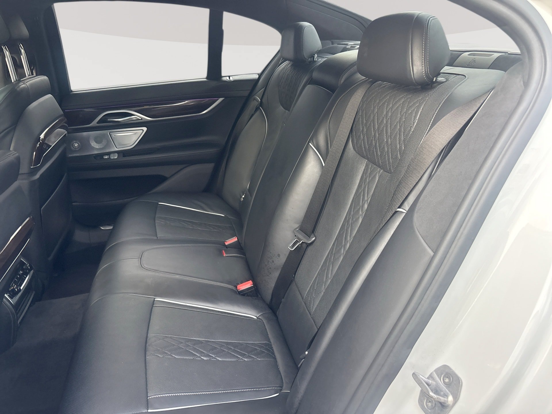 Used 2018 BMW 750i xDrive w/ Executive Package AWD/4WD image 26