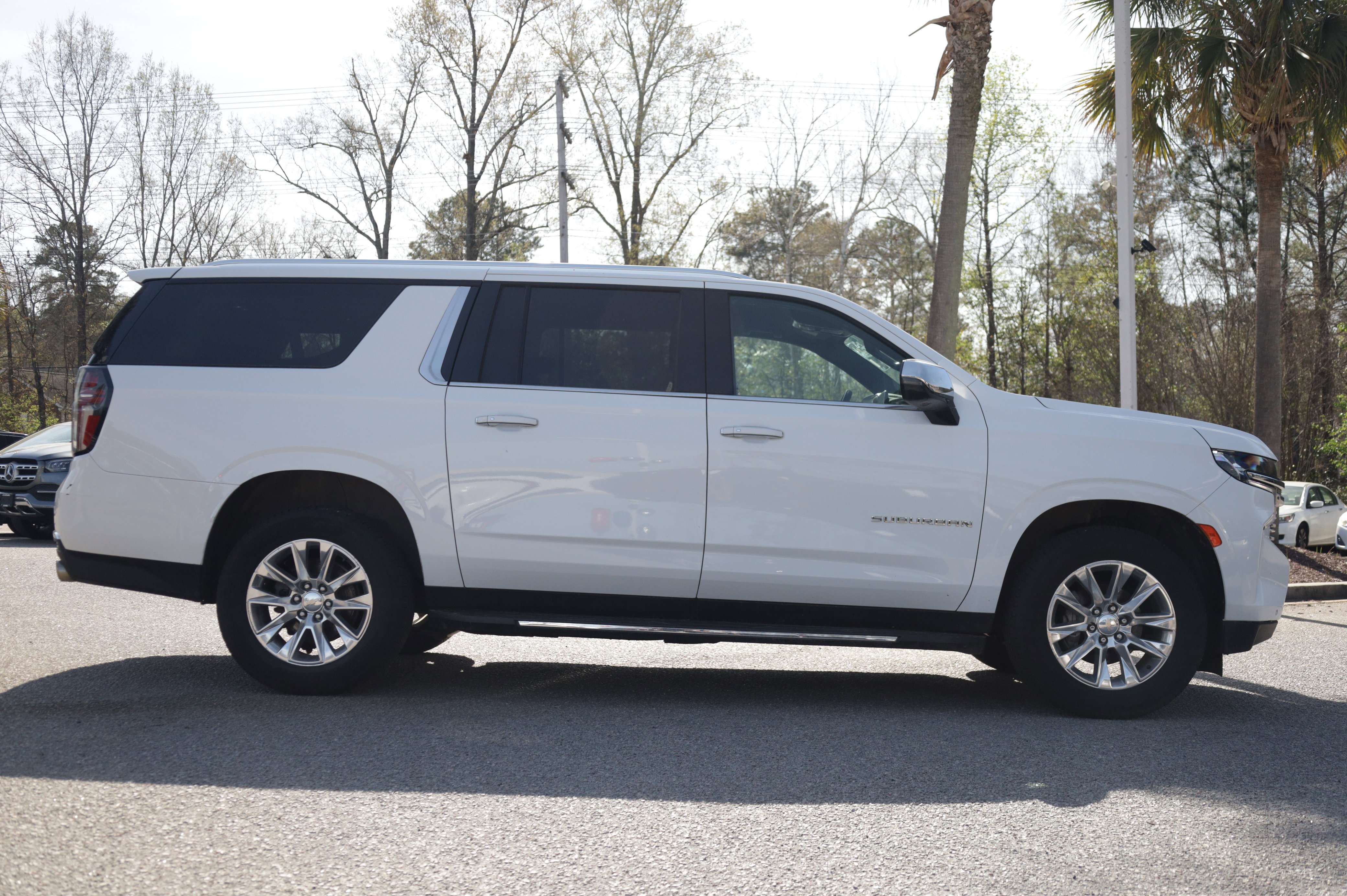Used 2023 Chevrolet Suburban Premier image 6