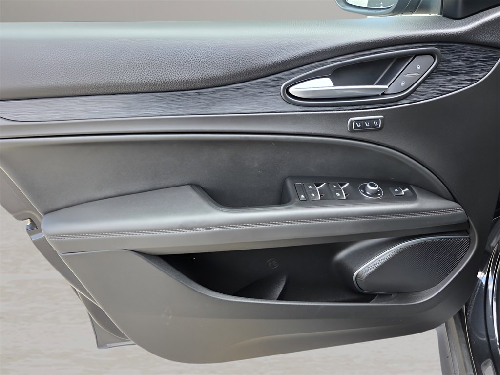 Used 2022 Alfa Romeo Stelvio Sprint image 18