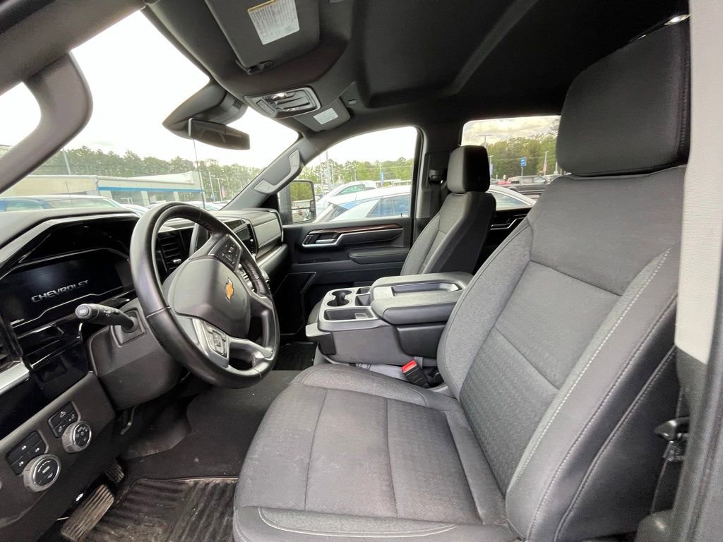 Used 2025 Chevrolet Silverado 2500 LT w/ Convenience Package image 9