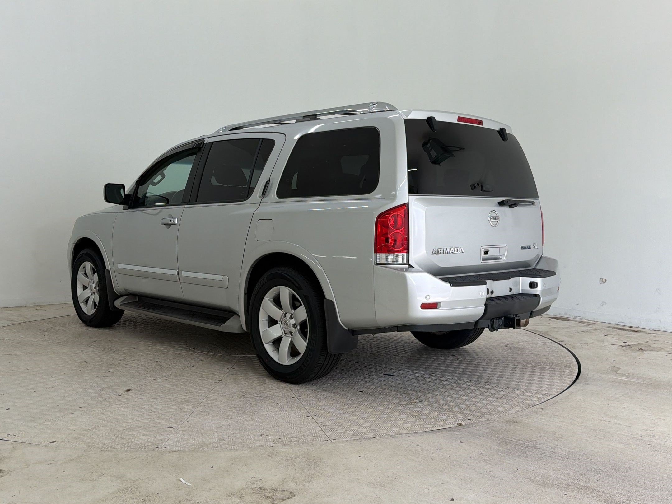 Used 2014 Nissan Armada SL w/ Moonroof Package RWD image 3