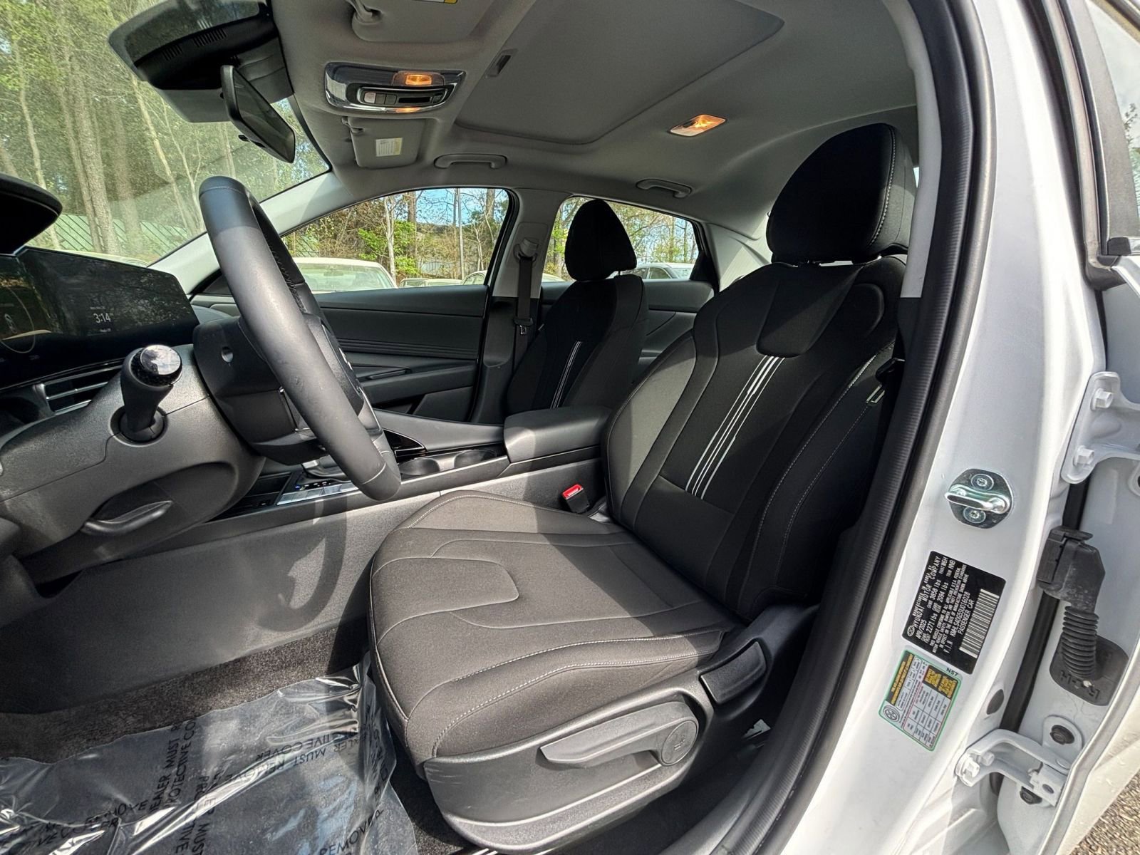 Used 2025 Hyundai Elantra SEL FWD image 38