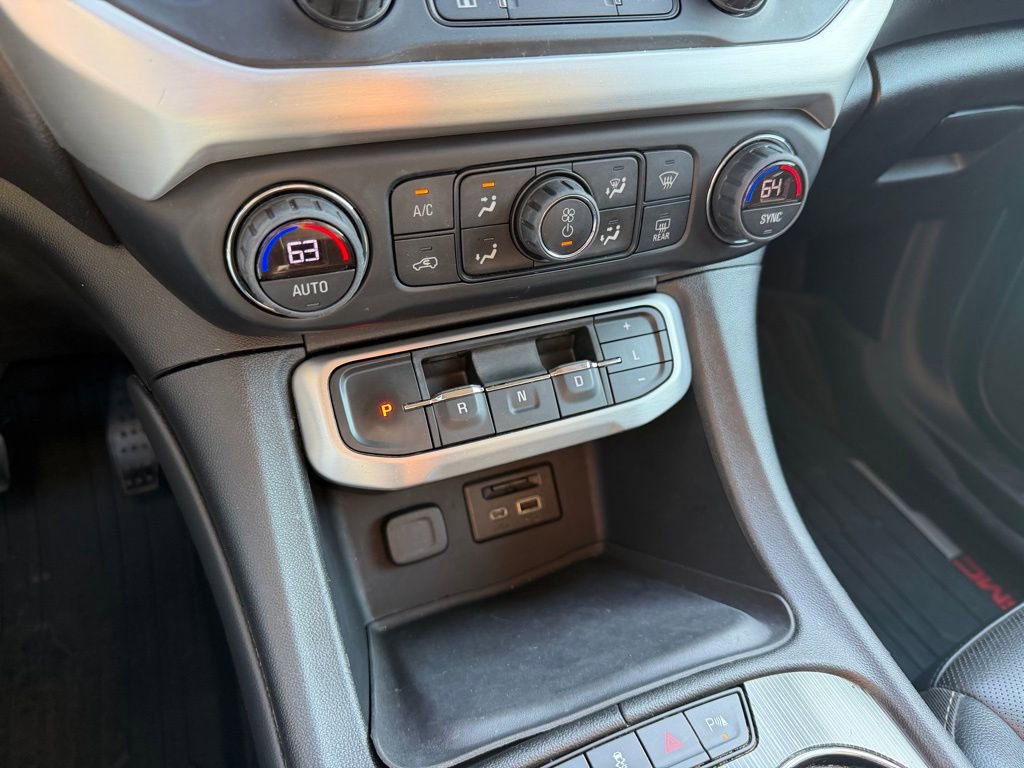 Used 2020 GMC Acadia SLT w/ LPO, Floor Liner Package image 23