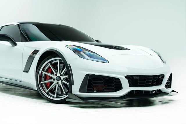 Used 2016 Chevrolet Corvette Z06 w/ 3LZ Preferred Equipment Group image 4