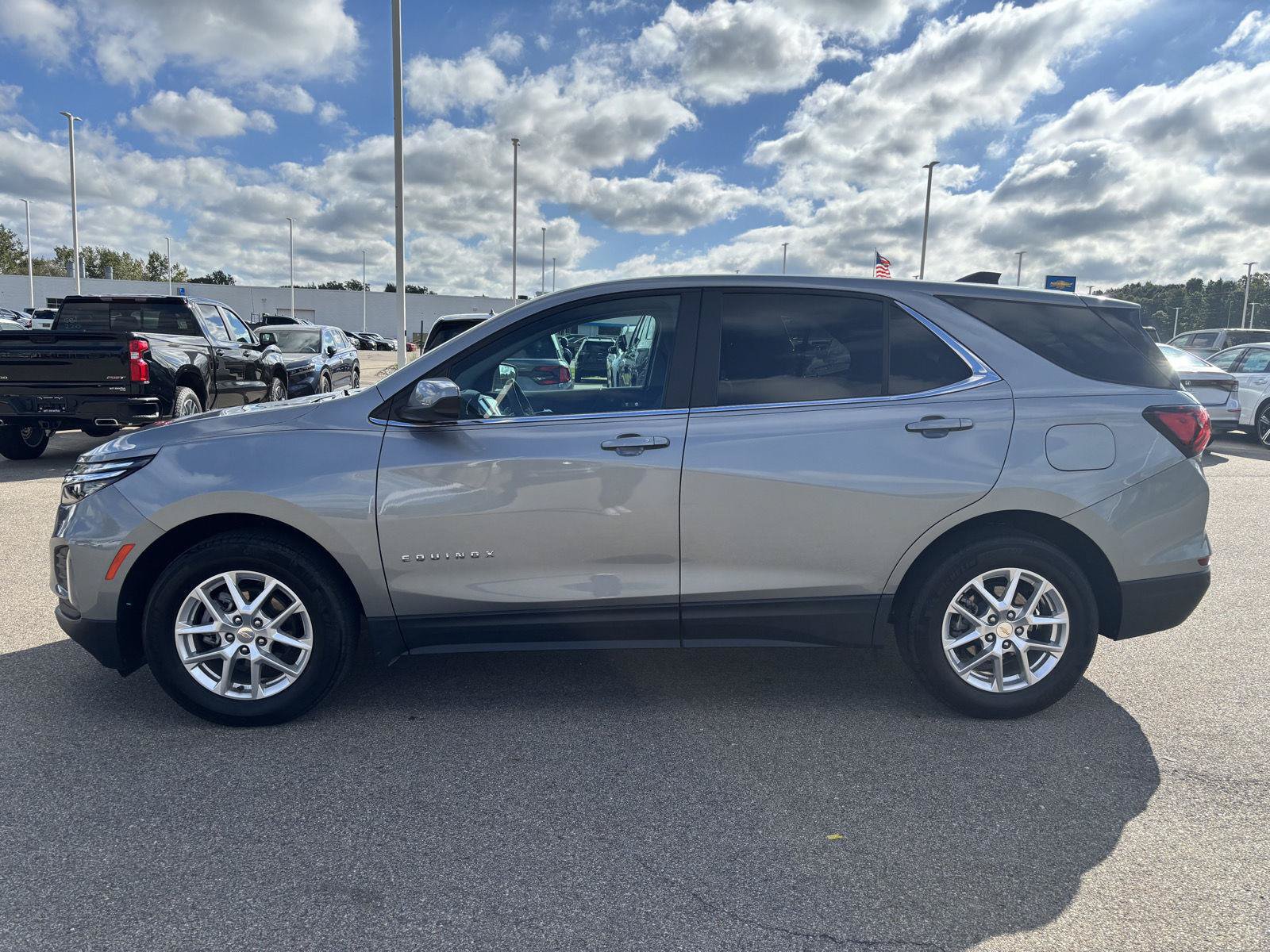 Used 2024 Chevrolet Equinox LT w/ LPO, Floor Liner Package FWD image 2