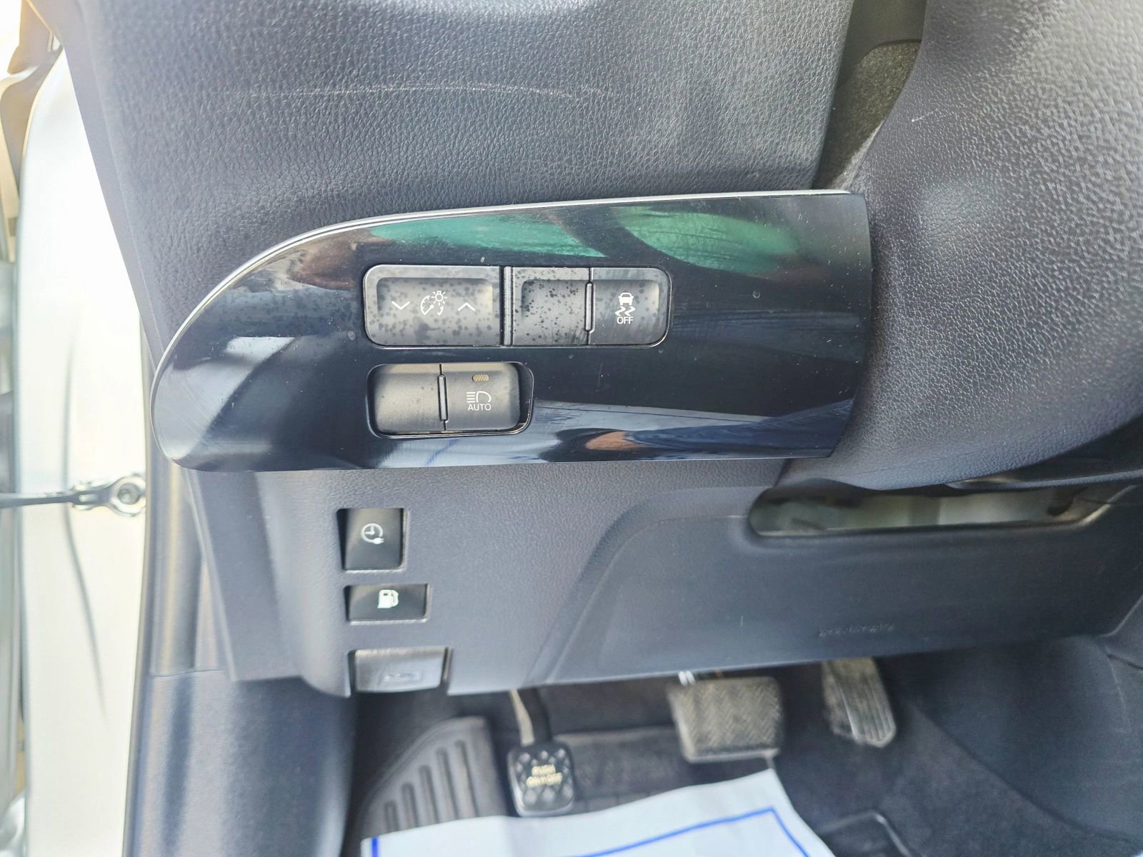 Used 2018 Toyota Prius Prime Premium image 22