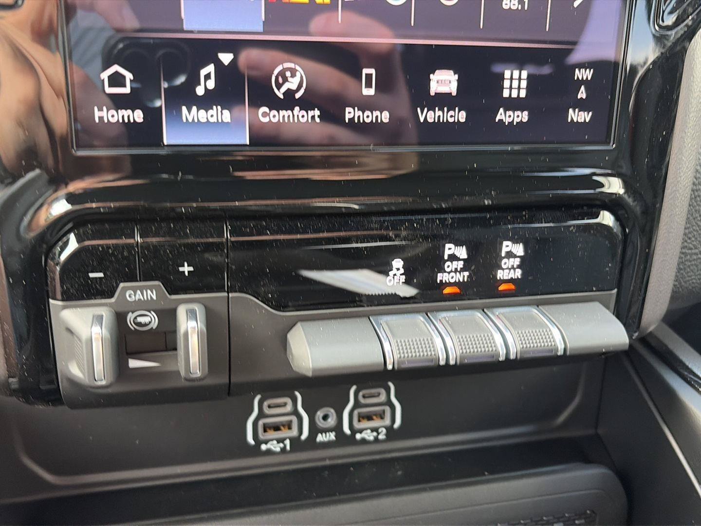 New 2026 RAM 1500 Laramie AWD/4WD image 18