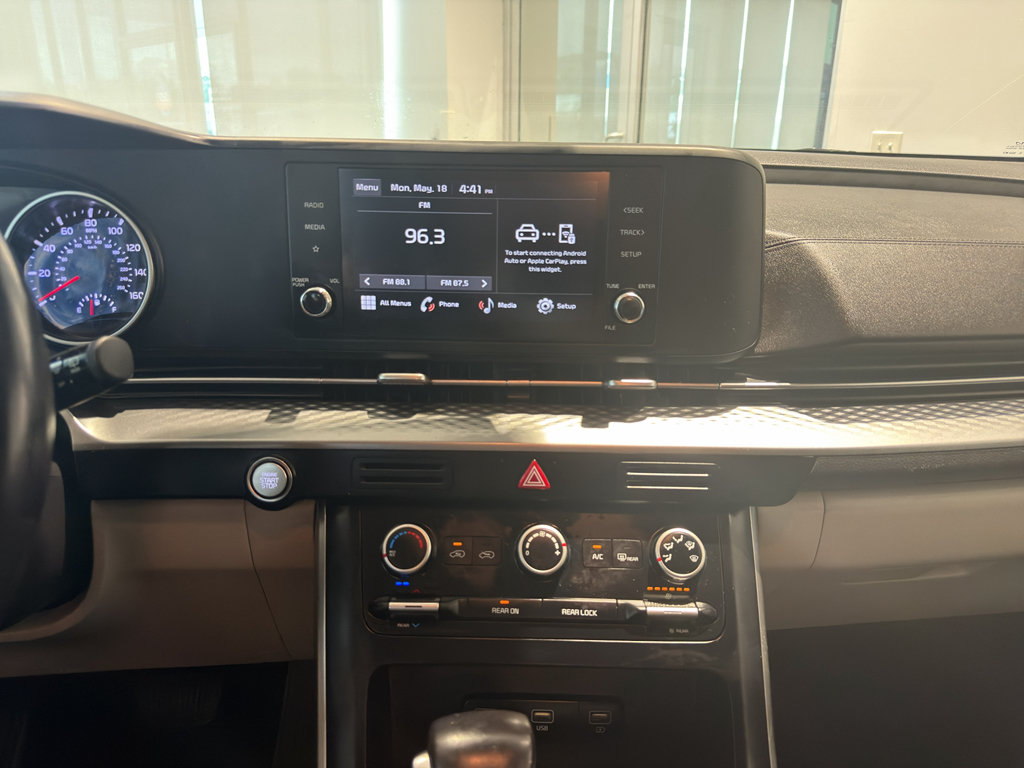 Used 2023 Kia Carnival LX FWD image 17