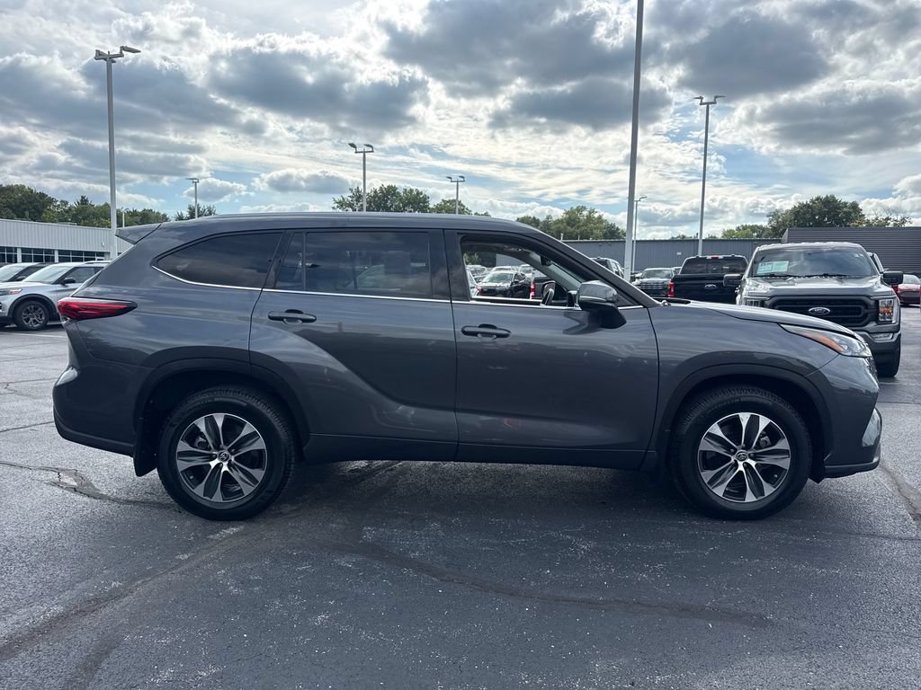 Used 2020 Toyota Highlander XLE AWD/4WD image 6