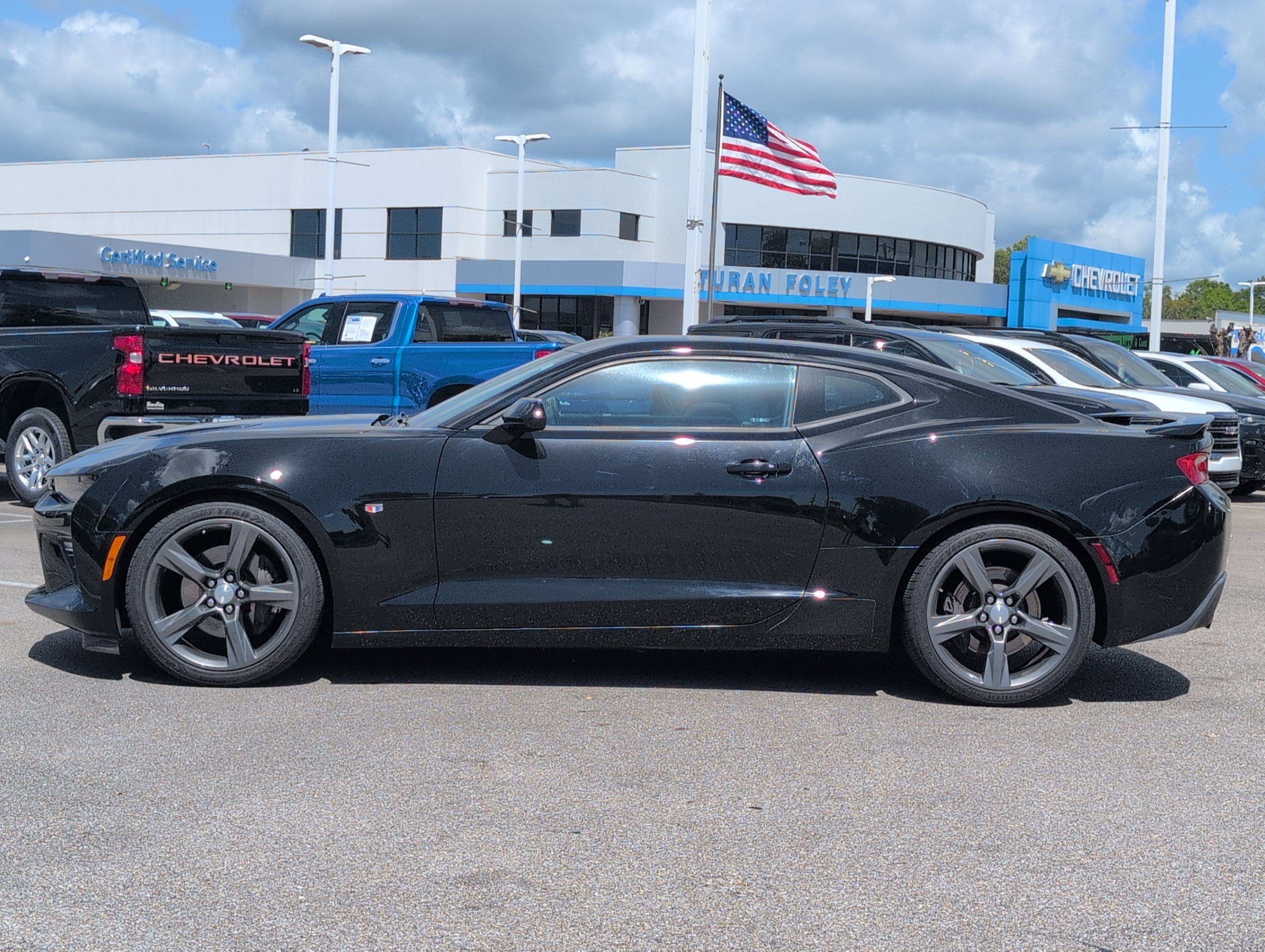Used 2017 Chevrolet Camaro SS image 2