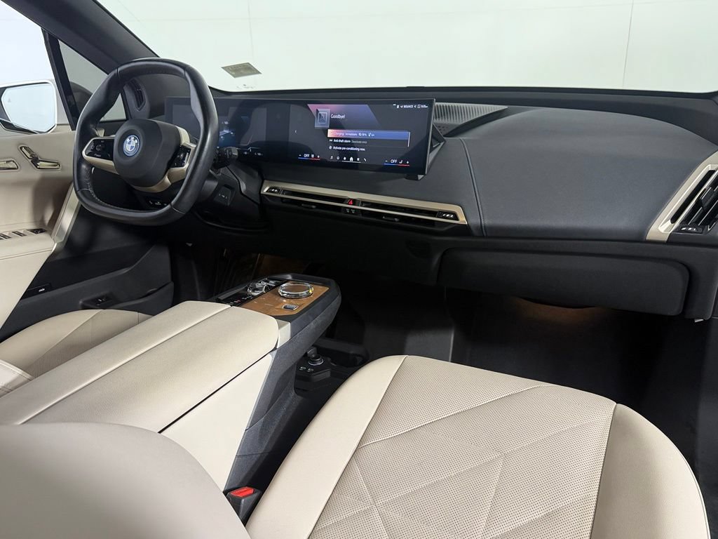 Used 2024 BMW iX xDrive50 w/ Premium Package AWD/4WD image 15