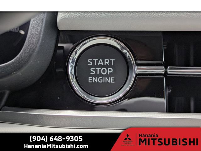 New 2025 Mitsubishi Outlander SE image 32