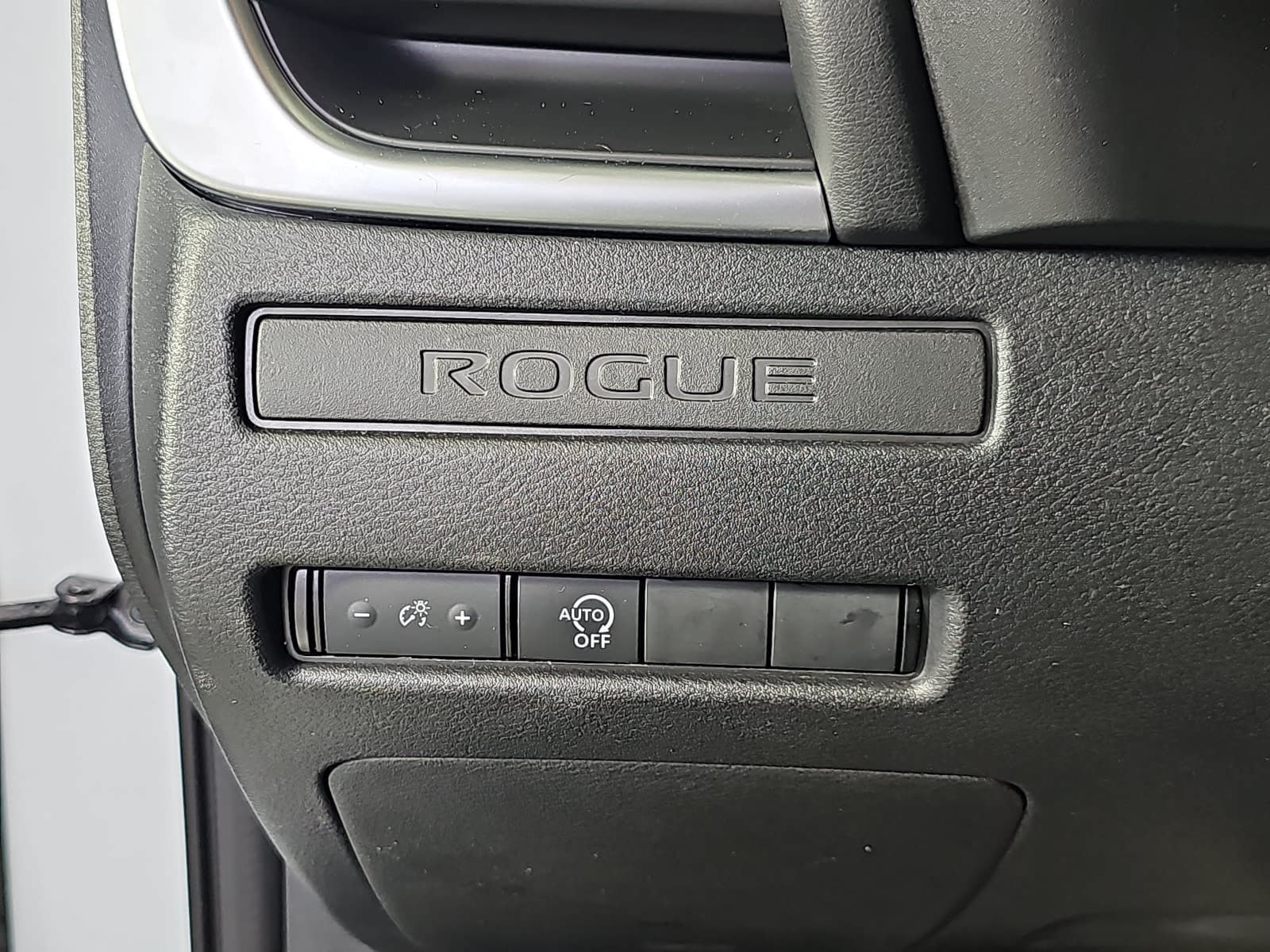 Used 2025 Nissan Rogue S FWD image 24