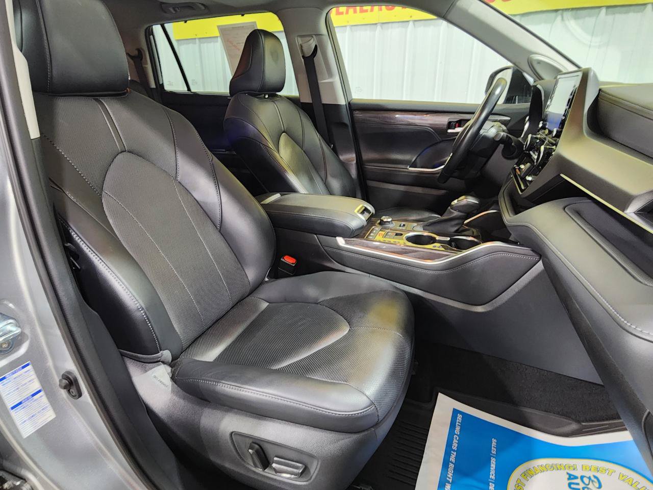 Used 2021 Toyota Highlander Limited AWD/4WD image 25
