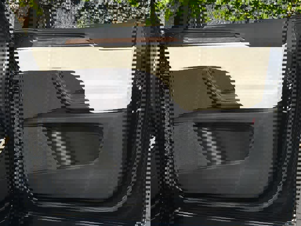 Used 2022 Tesla Model X image 30