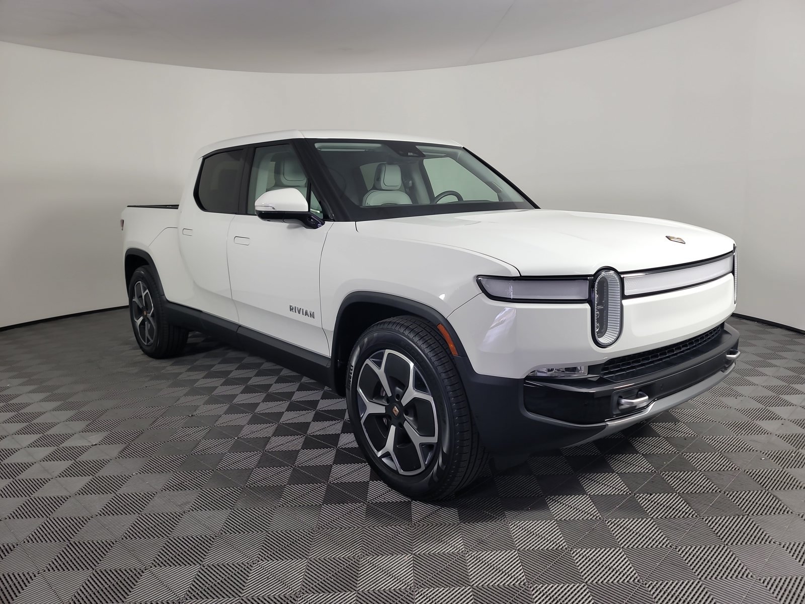 Used 2023 Rivian R1T Adventure Dual AWD/4WD image 7