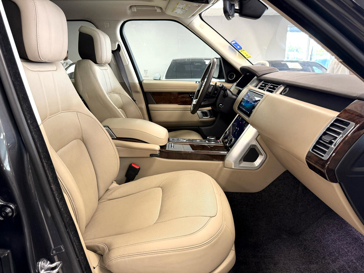 Used 2020 Land Rover Range Rover HSE image 26