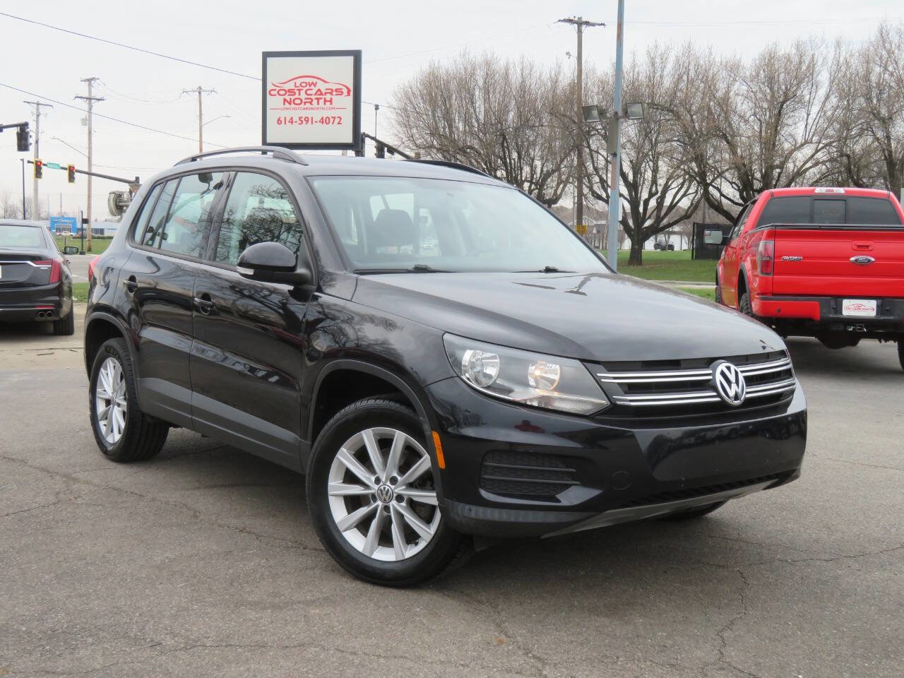 Used 2017 Volkswagen Tiguan S image 1