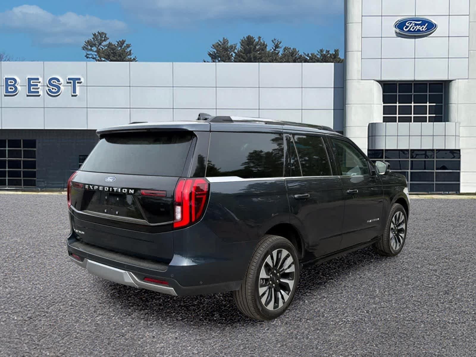 Used 2025 Ford Expedition Platinum w/ Driver's Package AWD/4WD image 5