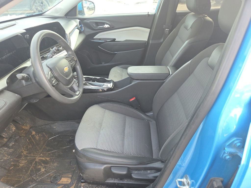 Certified 2025 Chevrolet Trax LT image 11
