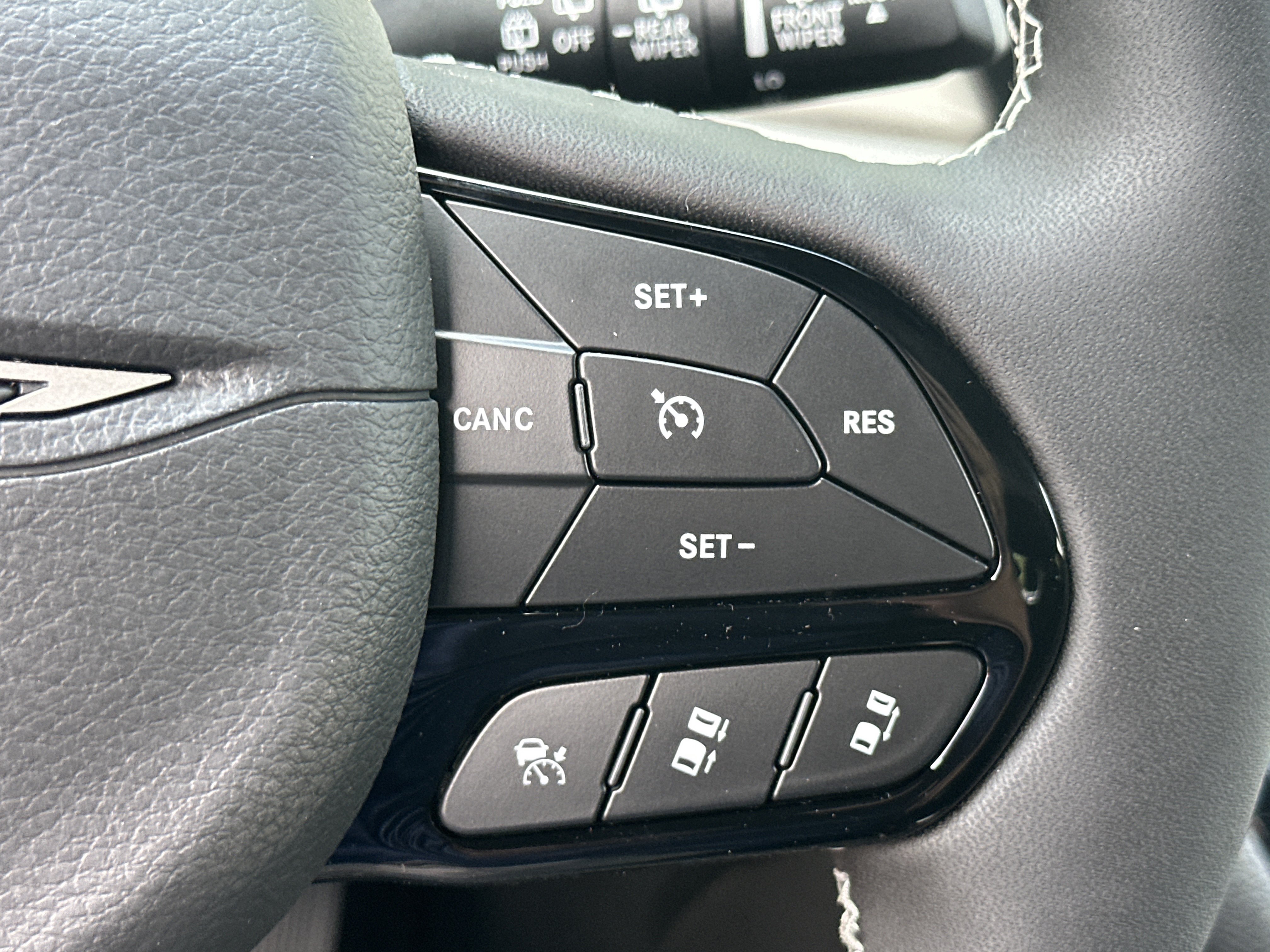 New 2027 Chrysler Pacifica Limited w/ Family Tech Group FWD image 8