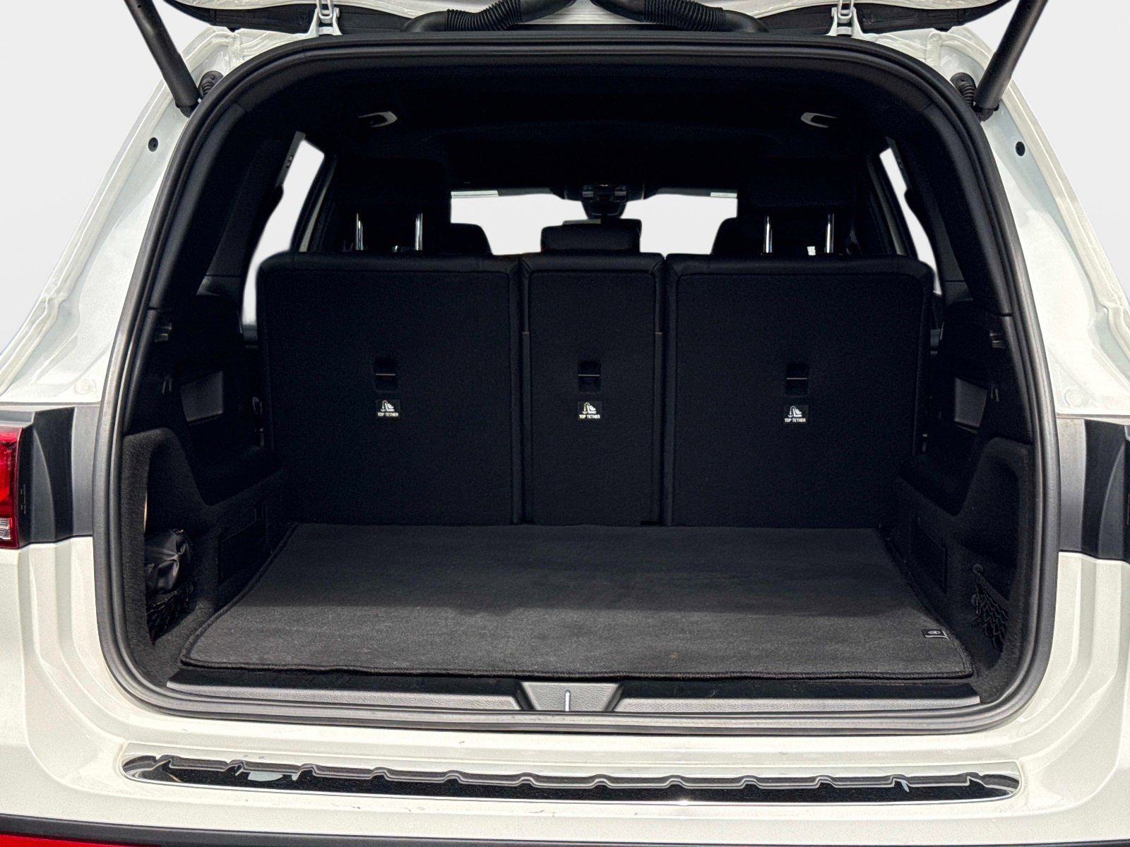 Used 2023 Mercedes-Benz GLB 250 4MATIC w/ Premium Package image 31