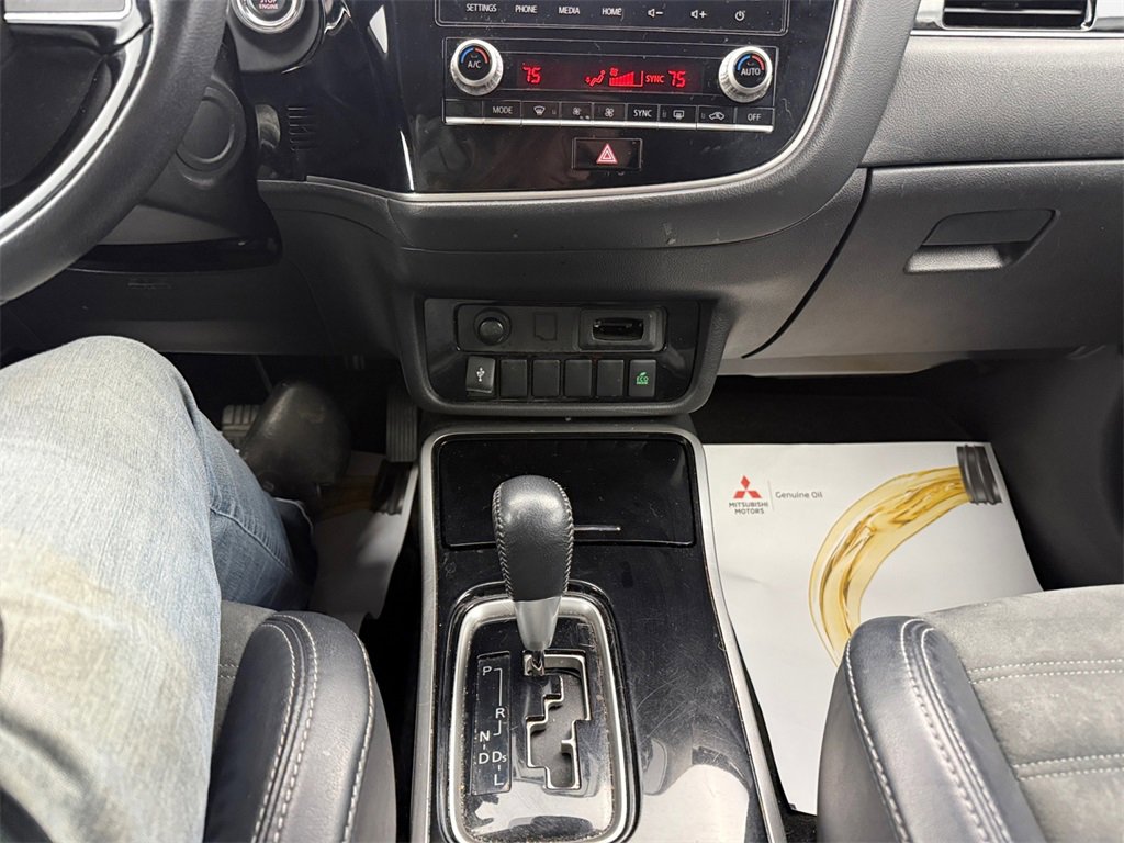 Used 2020 Mitsubishi Outlander SE image 21