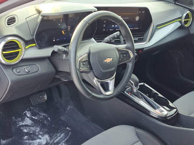 Used 2025 Chevrolet Trax LT w/ Driver Confidence Package image 2