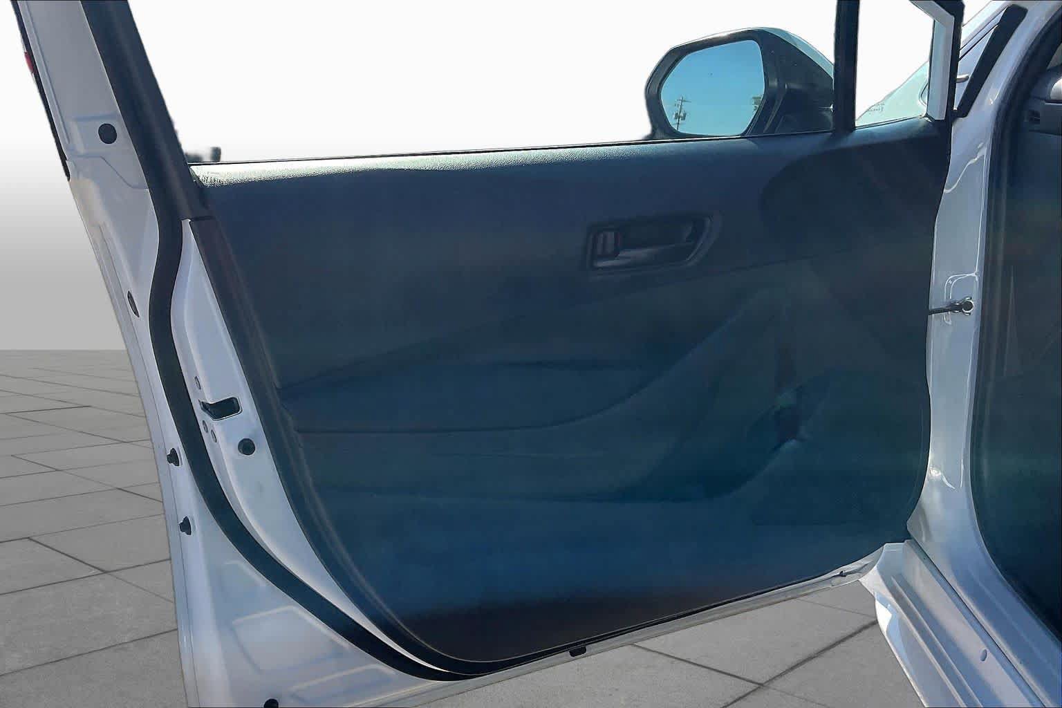 Used 2025 Toyota Corolla LE FWD image 21
