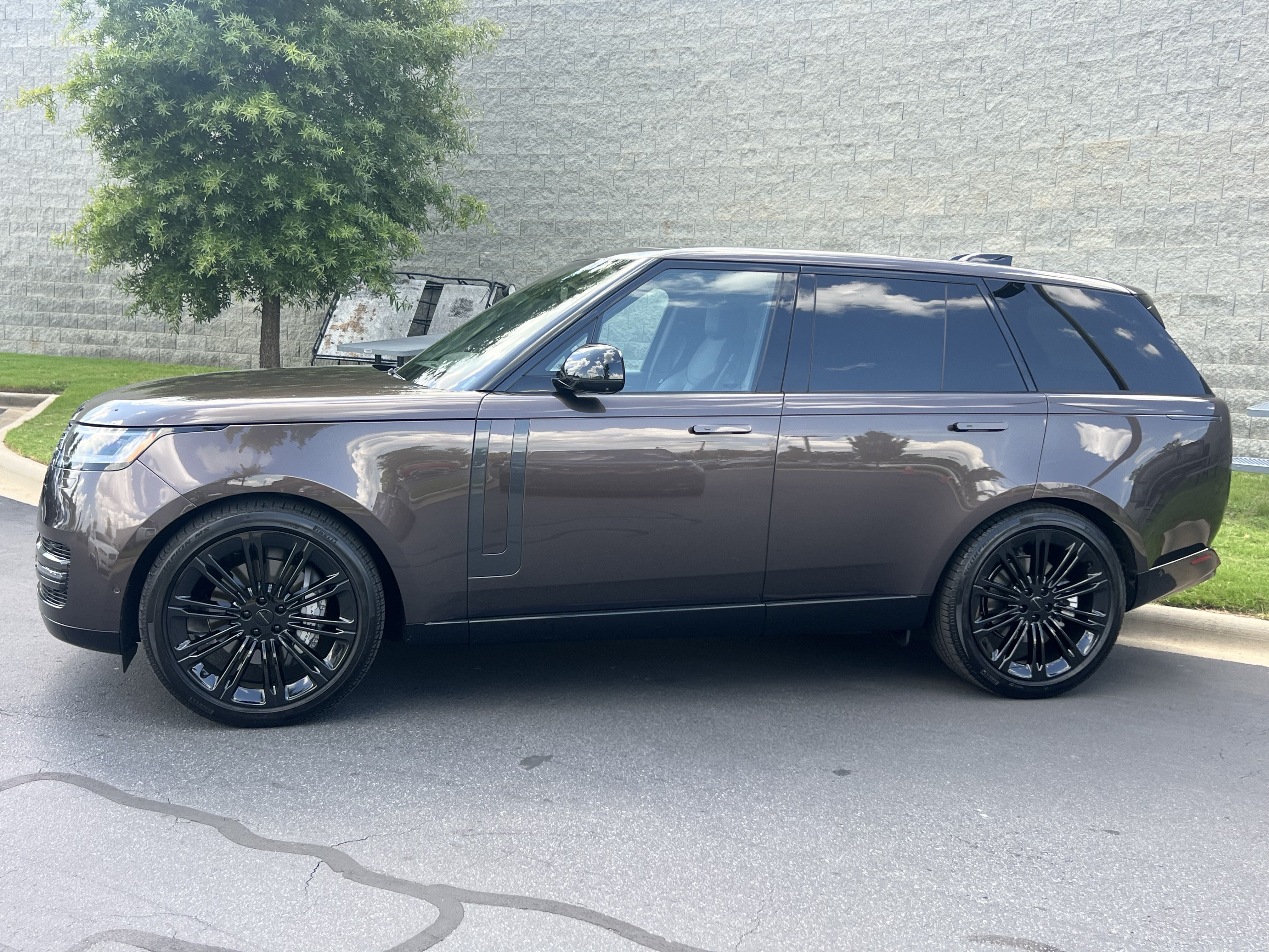 Certified 2026 Land Rover Range Rover SE AWD/4WD image 4