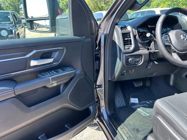 New 2026 RAM 1500 4x4 Crew Cab image 9