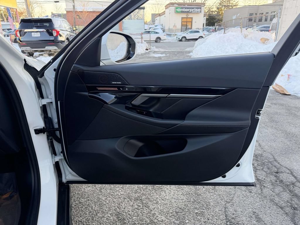 Used 2026 BMW 530i xDrive AWD/4WD image 14