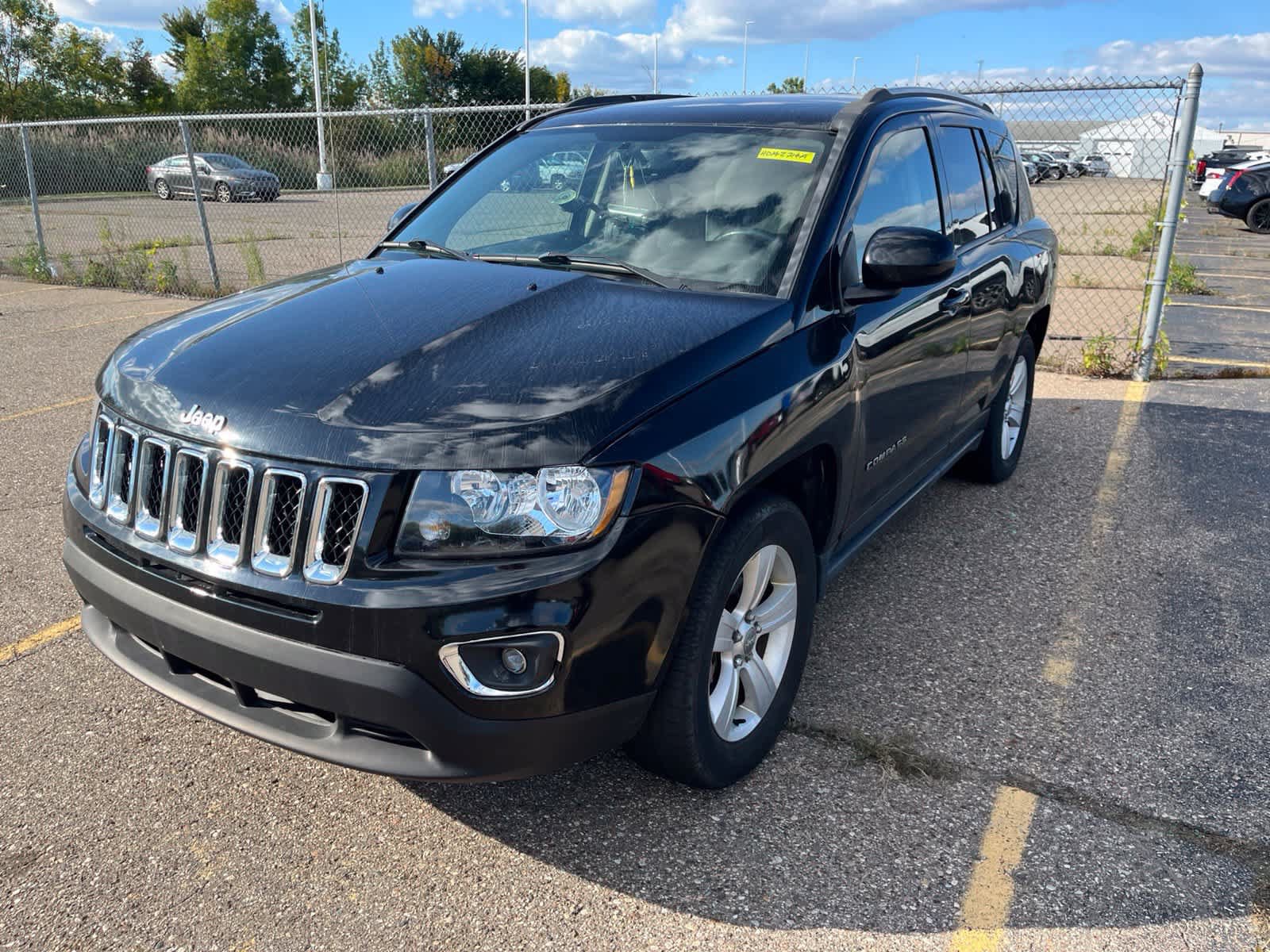 Used 2017 Jeep Compass Latitude AWD/4WD image 2