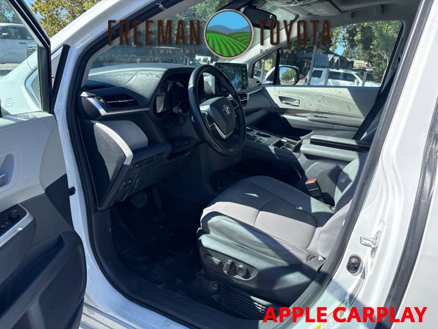 Used 2023 Toyota Sienna XLE FWD image 7