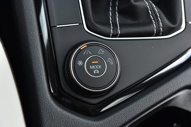 New 2025 Volkswagen Taos SE image 17