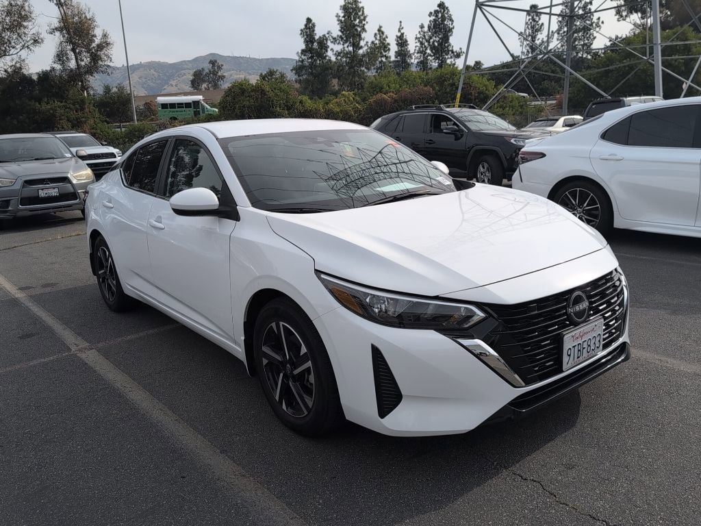 Used 2025 Nissan Sentra SV image 3