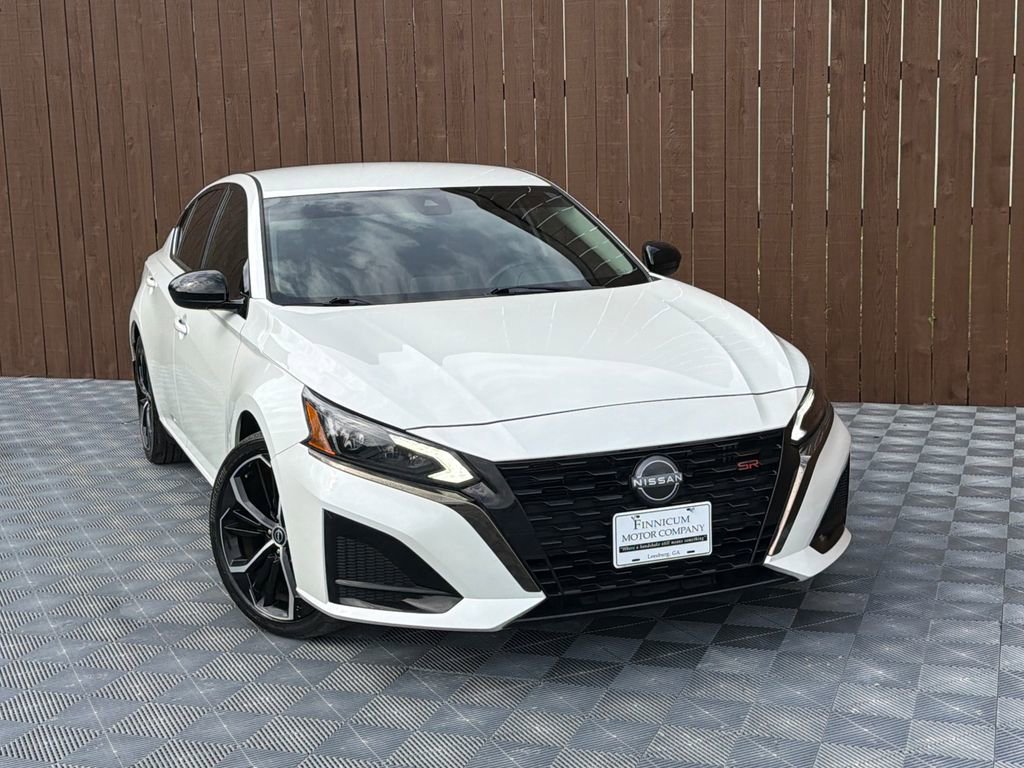 Used 2023 Nissan Altima 2.5 SR FWD image 9