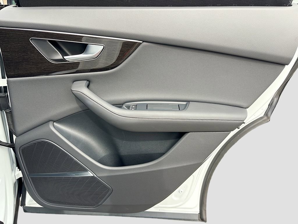 Used 2025 Audi Q8 Premium Plus AWD/4WD image 27