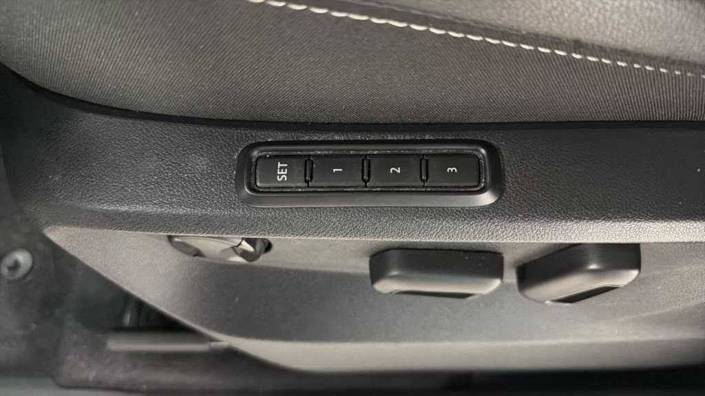 Used 2021 Volkswagen Atlas SEL AWD/4WD image 19